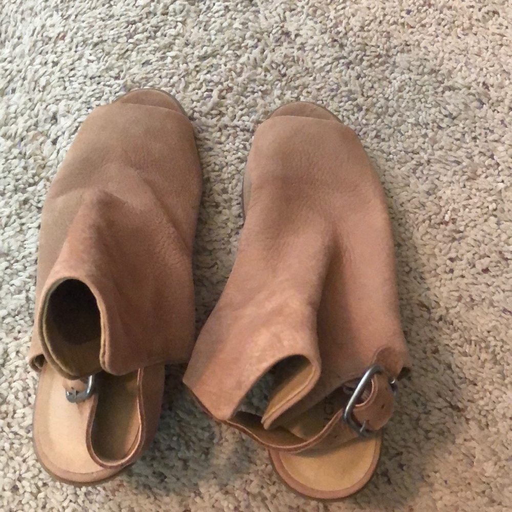 Lucky size 9 bootie/open toe shoe.